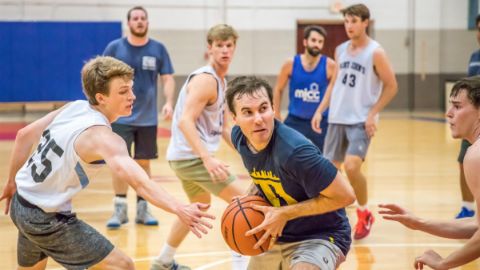 Alumni playing basketball 3