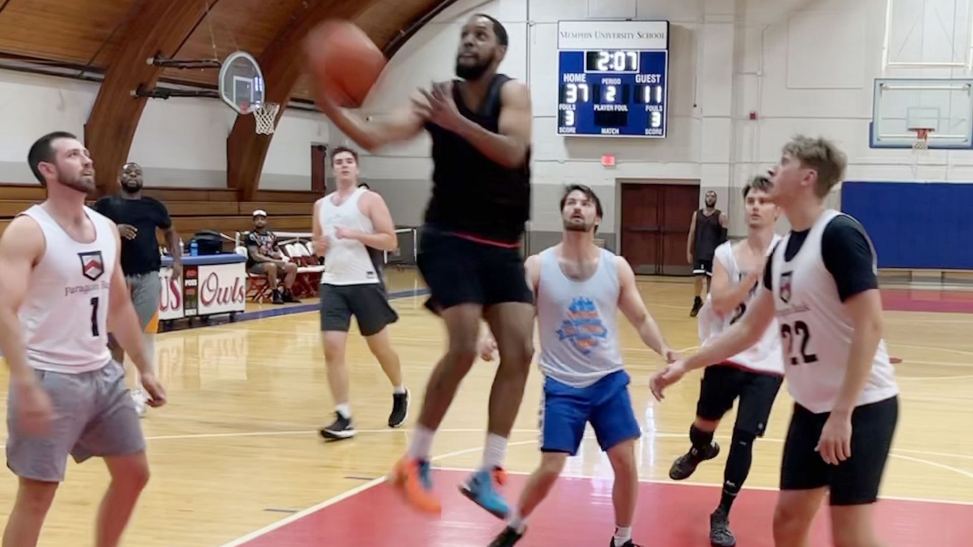 Alumni playing basketball 17